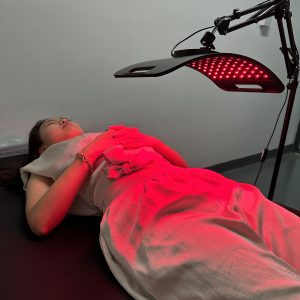 Lamp for Red Light Therapy, Featuring Infrared Light Therapy with a Stand - a Device Emitting 660Nm Red Light And 850Nm Near-Infrared Light for Alleviating Body Pain And Enhancing Skin Care.